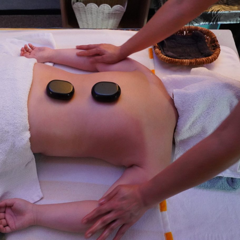 Hot-Stone Massage mit tiefenwirksamer Wärme bei Wasana Thai Massage in Kelmis