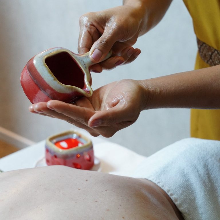 Aroma-Massage mit wohltuenden Düften Aroma-Massage mit warmen Ölen bei Wasana Thai Massage in Kelmis nahe Aachen