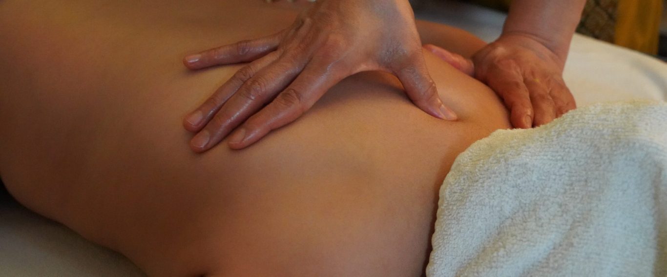 Kopf-Schulter-Rücken Massage zur Lösung von Verspannungen bei Wasana Thai Massage in Kelmis
