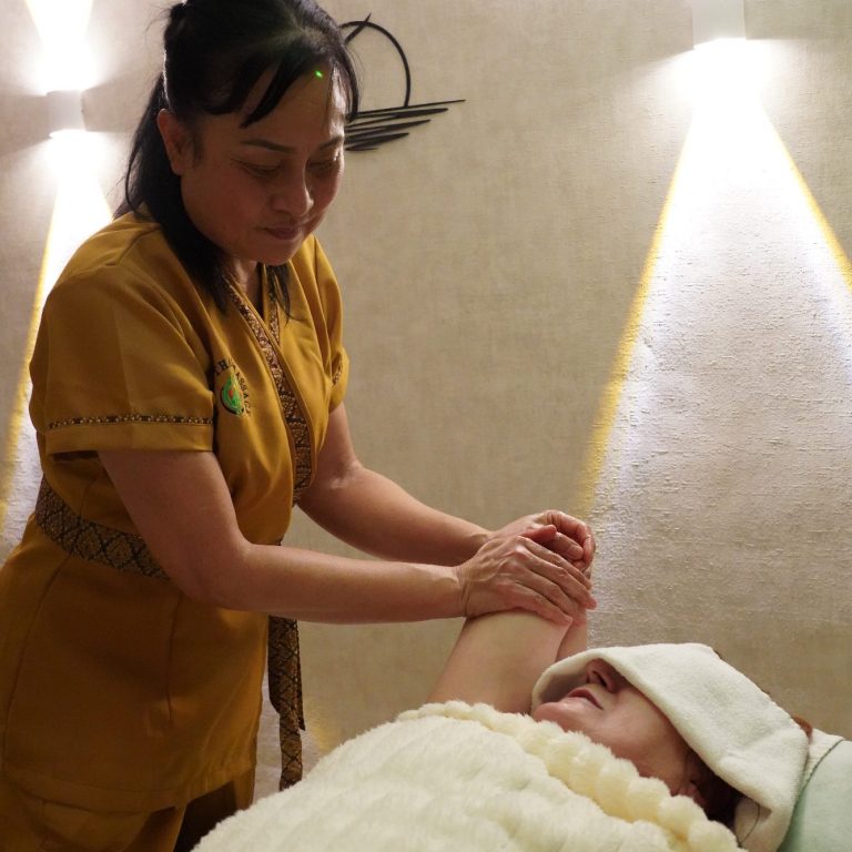 Sanfte Öl Massage für tiefe Entspannung Thai Full-Relax Öl Massage bei Wasana Thai Massage in Kelmis nahe Aachen