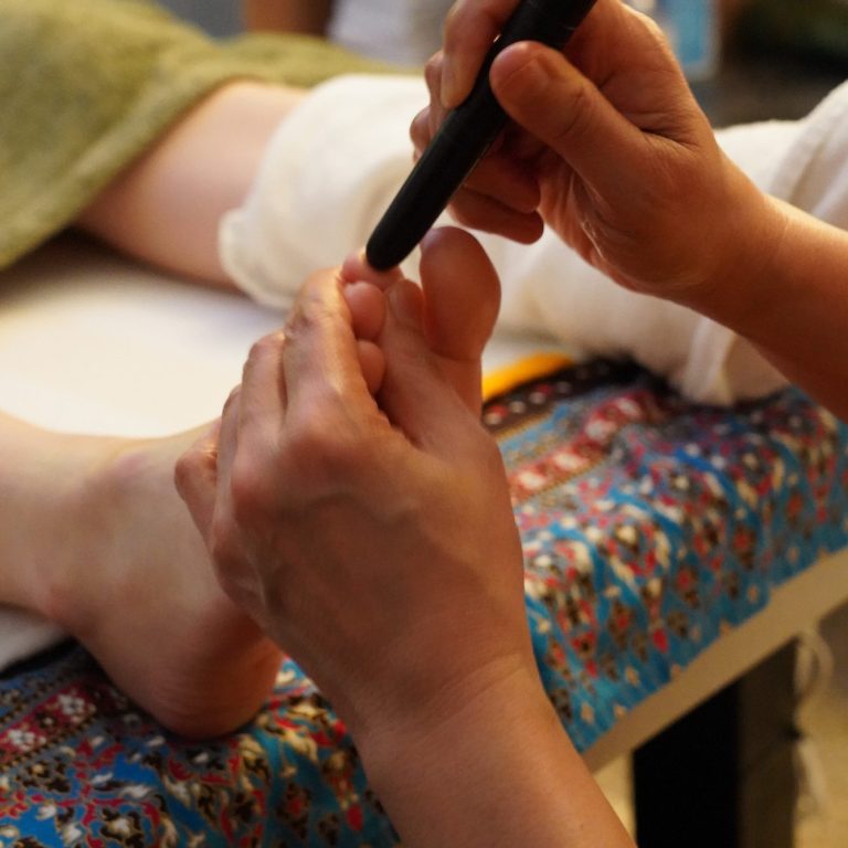 Entspannende Fußmassage für neue Balance Fuß-Reflexzonen Massage zur Förderung von Entspannung und Wohlbefinden in Kelmis
