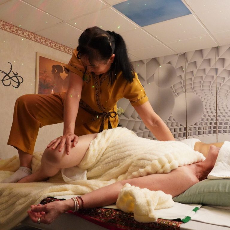 Traditionelle Thai-Massage Traditionelle Thai-Massage zur Lockerung von Verspannungen bei Wasana Thai Massage in Kelmis